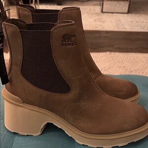 Sorel Women's Brown Chelsea Boots size 11-New!